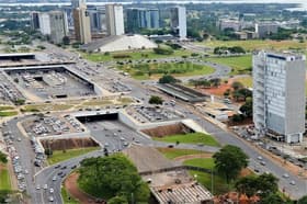 É uma imagem do post com o título Concursos DF: LDO 2026 é publicada com 65 mil vagas previstas