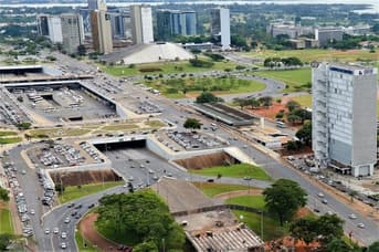 É uma imagem do post com o título Concursos DF: LDO 2026 é publicada com 65 mil vagas previstas