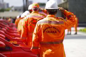 É uma imagem do post com o título Concurso Bombeiros CE: sai edital com 1.350 vagas para soldados