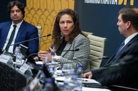 É uma imagem do post com o título Dweck nega Reforma Administrativa mas confirma modernização