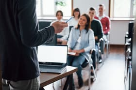 É uma imagem do post com o título Etec abre seleção para cadastro reserva de professores em SP