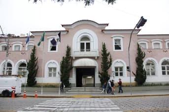 É uma imagem do post com o título Concurso Nova Friburgo RJ tem banca definida para novo edital
