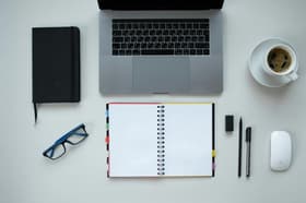 É uma imagem do post com o título UERJ lança concursos para professores em Línguas e Programação