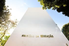 É uma imagem do post com o título CNU dos professores: 14 estados e 1.041 municípios já aderiram