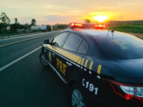 É uma imagem do post com o título Concurso PRF: órgão confirma 476 cargos vagos e quer excedentes