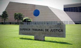 É uma imagem do post com o título Concurso STJ: sai edital com vagas para analista; R$13,8 mil!
