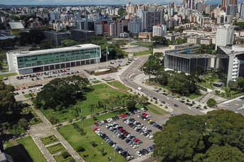 É uma imagem do post com o título TCE PR forma comissão de novo concurso para auditores