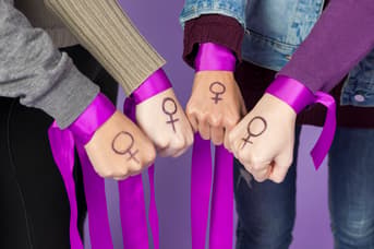 É uma imagem do post com o título CNU 2025 garante equiparação de gênero entre mulheres e homens