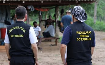 É uma imagem do post com o título Concurso AFT: gabarito de R$500 mil está sob investigação da PF