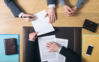 É uma imagem do post com o título Concursos Procurador 2024: veja vagas abertas e editais previstos
