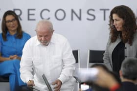 É uma imagem do post com o título Lula envia projeto que favorece concurso para Educação Federal