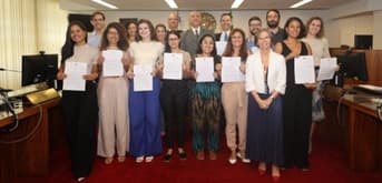 É uma imagem do post com o título TRE RJ empossa aprovados e ganha força no concurso TSE Unificado