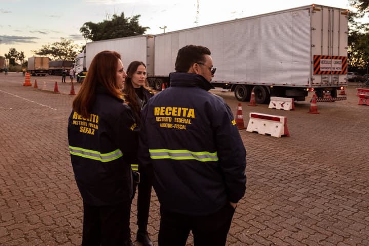 Auditores fiscais em atividade (Foto: Agência Brasília)