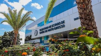 É uma imagem do post com o título Concurso SES MT: secretário anuncia edital até outubro; 406 vagas