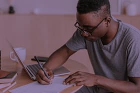 É uma imagem do post com o título O que estudar para concurso público: dicas para iniciantes