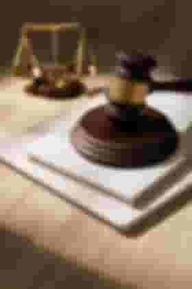 É uma imagem do post com o título 10 concursos previstos para a carreira de juiz