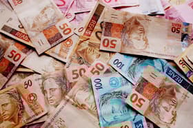É uma imagem do post com o título Qual salário dos concursos de TRT? Veja valores e benefícios