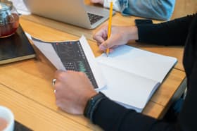 É uma imagem do post com o título Etec de Guaratinguetá SP abre 11 seleções para professores