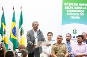 É uma imagem do post com o título Concursos PM CE e Bombeiros CE: governador confirma novos editais