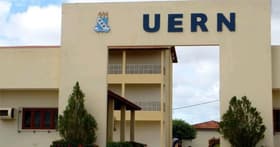 É uma imagem do post com o título FUERN abre processo seletivo para sete vagas em diversos cargos