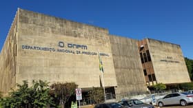 É uma imagem do post com o título Governo e servidores firmam acordo para novos salários na ANM