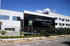 É uma imagem do post com o título Câmara de Valinhos SP abre concurso com 4 vagas