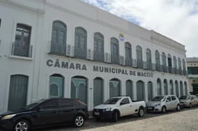 É uma imagem do post com o título Sai edital do concurso Câmara de Maceió AL para 54 vagas