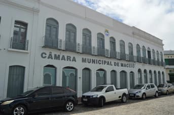 É uma imagem do post com o título Sai edital do concurso Câmara de Maceió AL para 54 vagas