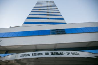 É uma imagem do post com o título Concurso TRT SC: tribunal confirma áreas e fala sobre provas