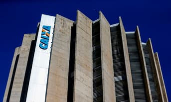 É uma imagem do post com o título Concurso Caixa: estatal confirma estudos para novo edital