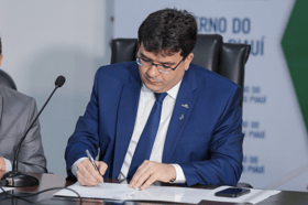 É uma imagem do post com o título Concursos PI: governador promete reajuste e editais em 2024