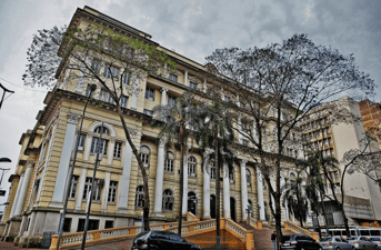É uma imagem do post com o título Concurso CAGE RS tem regulamento publicado para edital de auditor