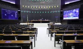 É uma imagem do post com o título Concurso Câmara dos Deputados: veja salários e benefícios