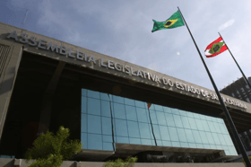 É uma imagem do post com o título Concurso Alesc terá devolução de taxa para candidatos do RS