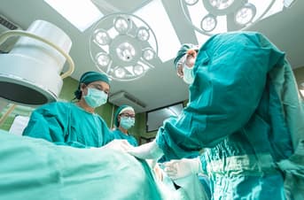 É uma imagem do post com o título Unesp abre concurso para professor em cirurgia em Botucatu