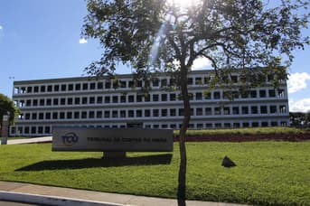 É uma imagem do post com o título Concurso TCU pode ser o último de nível médio? Entenda proposta!