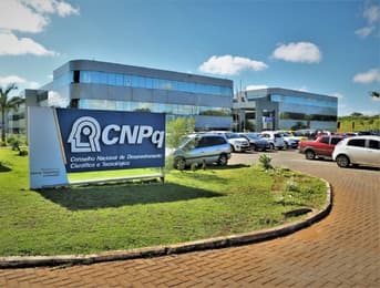É uma imagem do post com o título Concurso CNPq: veja salários e benefícios oferecidos no edital