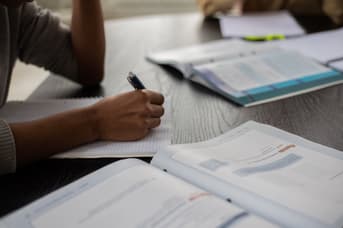 É uma imagem do post com o título Prefeitura de Irará BA adivulga retificação de processo seletivo