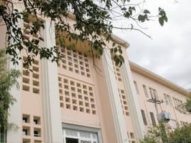 É uma imagem do post com o título Fhemig abre 31 vagas para enfermeiros e médicos