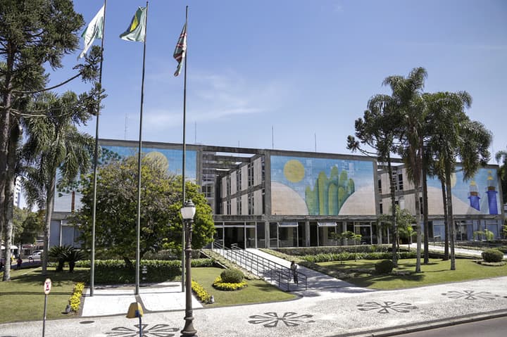 Fachada da Prefeitura de Curitiba