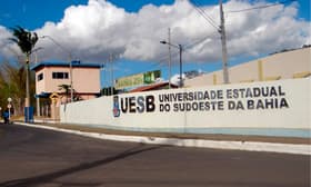 É uma imagem do post com o título Concurso Uesb: reitor anuncia 130 vagas para técnico e professor