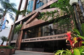 É uma imagem do post com o título Concurso TRT15 tem inscrições abertas; veja requisitos e vagas!
