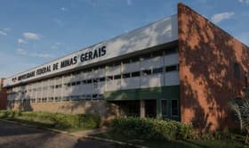 É uma imagem do post com o título UFMG abre concurso para professor de Direito