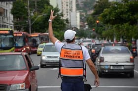 É uma imagem do post com o título Concurso Niterói RJ para agente de trânsito sai em 180 dias