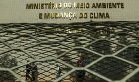 É uma imagem do post com o título Concursos Ambientais: em greve, servidores cobram reestruturação
