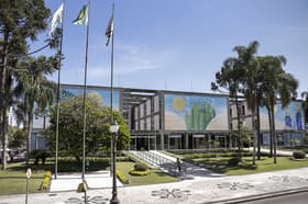 É uma imagem do post com o título Prefeitura atualiza quadro e prepara novo concurso Curitiba PR