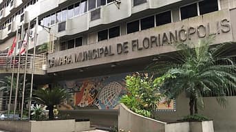 É uma imagem do post com o título Concurso Câmara de Florianópolis SC forma comissão para edital
