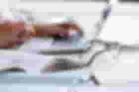 É uma imagem do post com o título UEMA retifica editais para professor substituto com 10 vagas