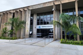 É uma imagem do post com o título Concurso ALEMS: presidente confirma novo edital em 2025