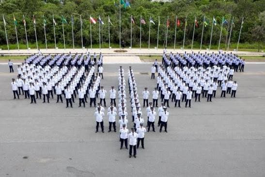 Oficiais da FAB em formatura perfilados (Foto: Divulgação)